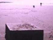 Grandi casse misteriose ritrovate Stonefield Beach