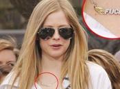 Not: collana esplicita Avril Lavigne.
